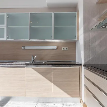 Panorama 25th Floor Spacious Free Parking *