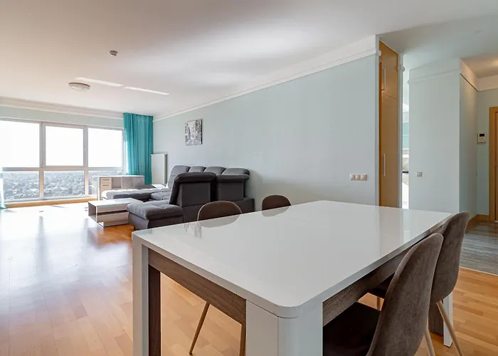 Апартаменты Panorama 25th Floor Spacious Free Parking