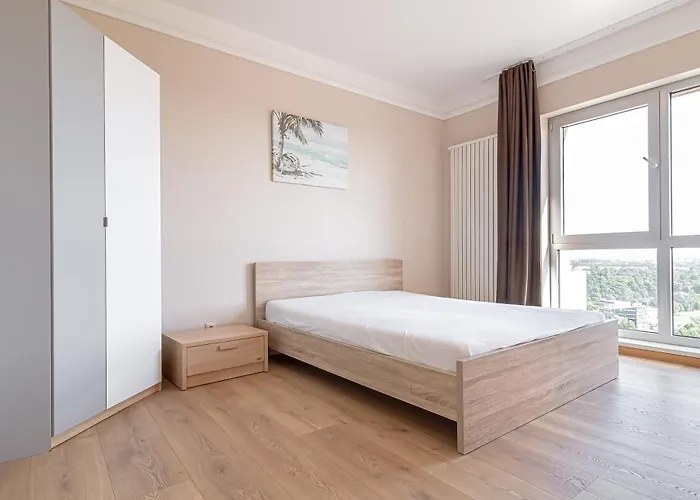 Panorama 25th Floor Spacious Free Parking