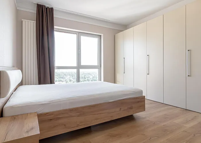 Panorama 25th Floor Spacious Free Parking