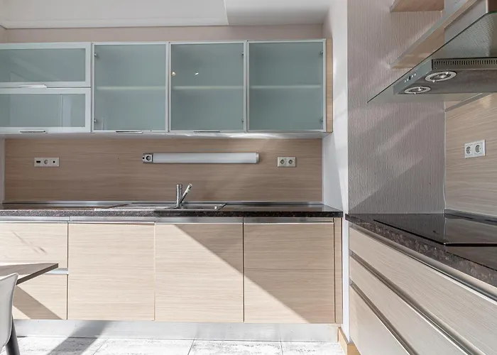 Panorama 25th Floor Spacious Free Parking *