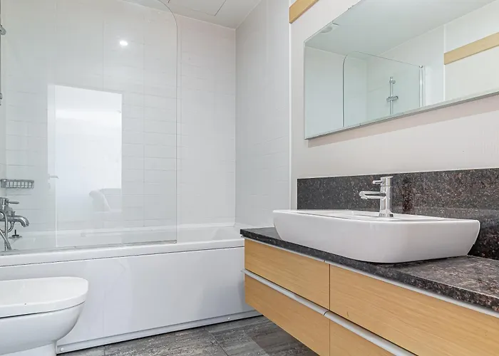 Panorama 25th Floor Spacious Free Parking Апартаменты