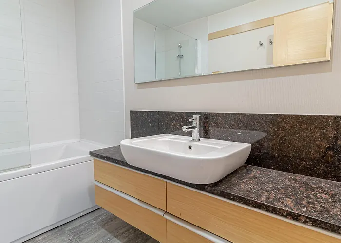 Panorama 25th Floor Spacious Free Parking Апартаменты *